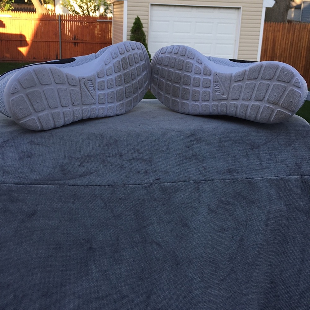 Nike white sneakers - Picture 5 of 8